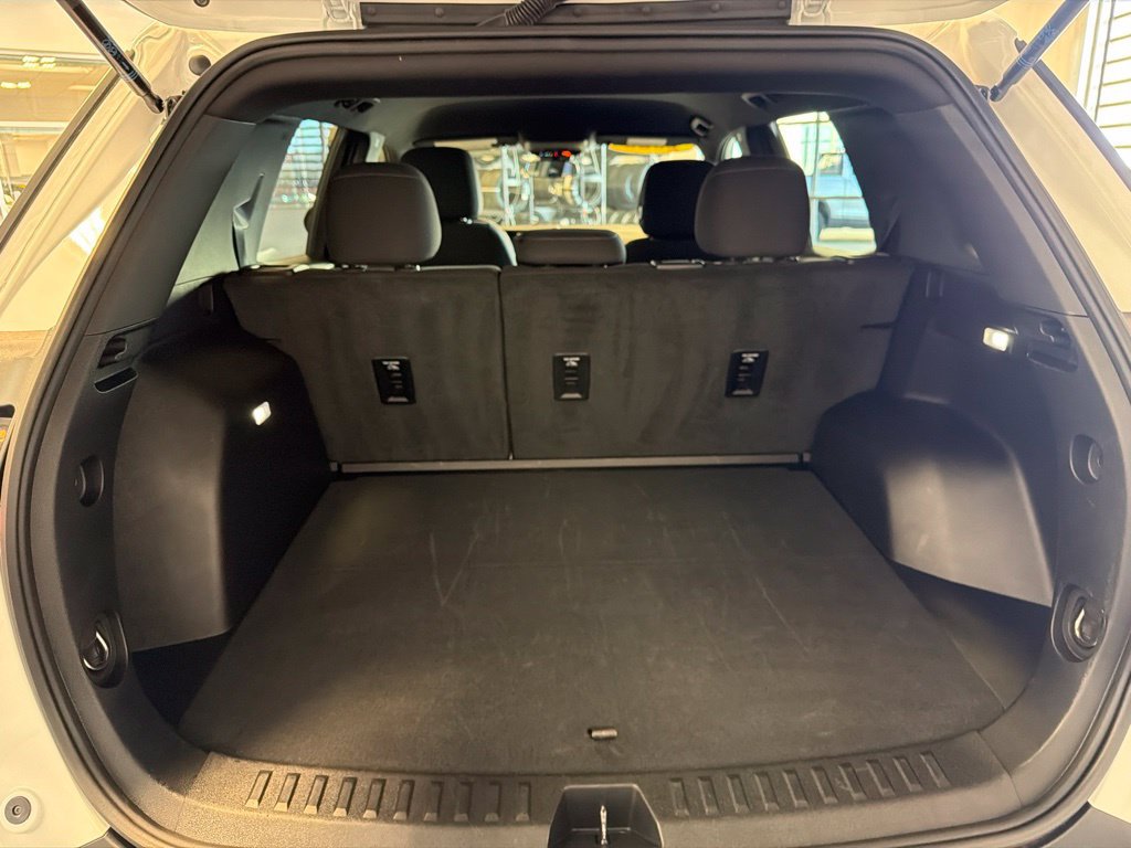 Used 2026 Chevrolet Equinox LT AWD/4WD image 25