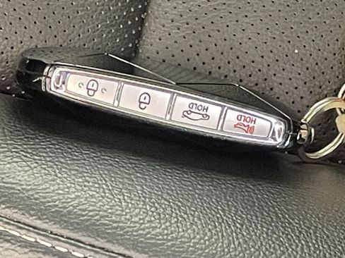 Used 2025 Genesis G70 2.5T image 23