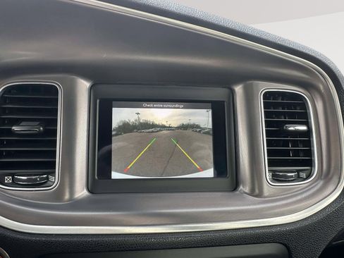 Used 2019 Dodge Charger SXT image 13