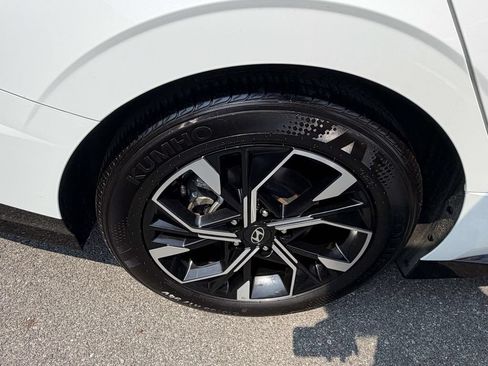 Certified 2025 Hyundai Sonata SEL AWD/4WD image 9