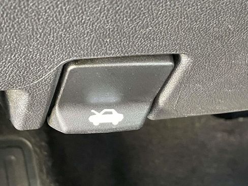 Used 2024 Chevrolet Equinox LT image 19