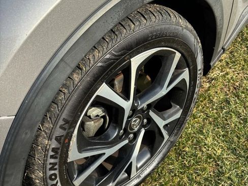 Used 2018 Toyota C-HR XLE image 31