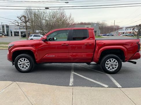 Used 2025 Toyota Tacoma SR5 AWD/4WD image 6