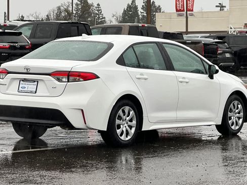 Used 2023 Toyota Corolla LE image 2