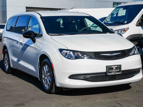 New 2026 Chrysler Voyager LX image 3