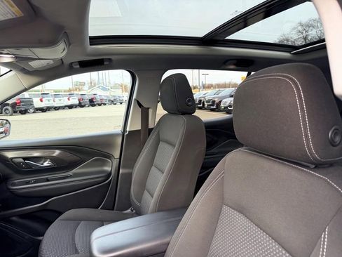 Used 2023 GMC Terrain SLE w/ Driver Convenience Package image 10