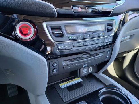 Used 2020 Honda Pilot Elite image 18