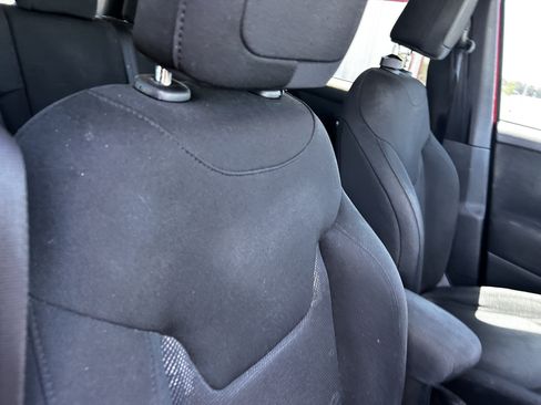 Used 2016 Jeep Renegade Latitude AWD/4WD image 13