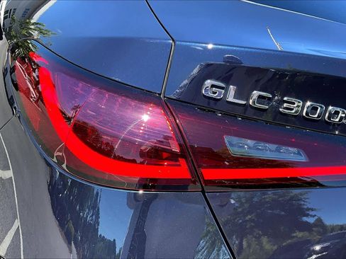 Used 2024 Mercedes-Benz GLC 300 4MATIC image 29