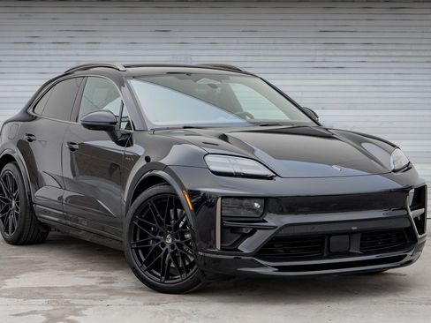 Certified 2025 Porsche Macan Turbo Electric image 10