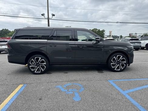 New 2026 Lincoln Navigator L Black Label AWD/4WD image 3