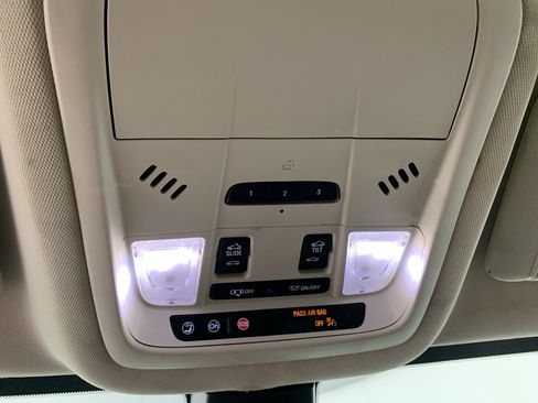 Used 2021 GMC Acadia Denali w/ Denali Technology Package FWD image 27