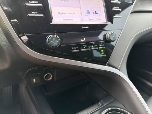 Used 2020 Toyota Camry SE image 18