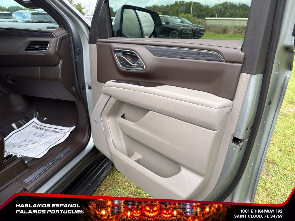 Used 2024 GMC Yukon SLT w/ SLT Luxury Package AWD/4WD image 33
