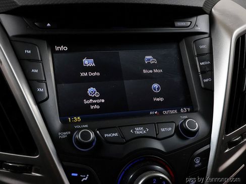 Used 2016 Hyundai Veloster FWD image 19