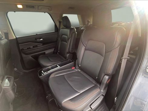 Used 2023 Nissan Pathfinder SL w/ SL Premium Package image 34