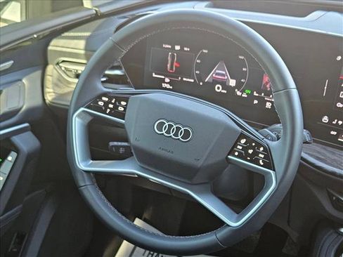 Used 2025 Audi Q5 Premium Plus image 11