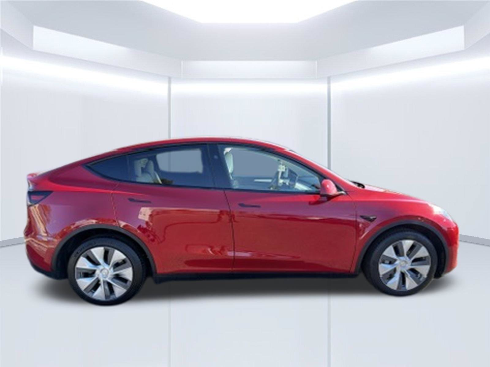 Used 2023 Tesla Model Y AWD image 4
