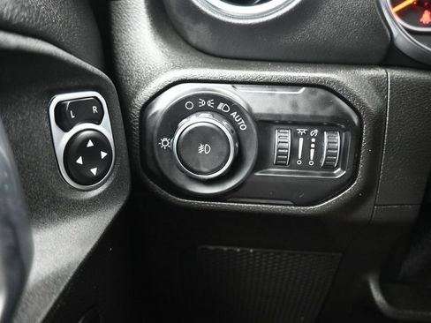 Used 2020 Jeep Wrangler Unlimited Sahara AWD/4WD image 25