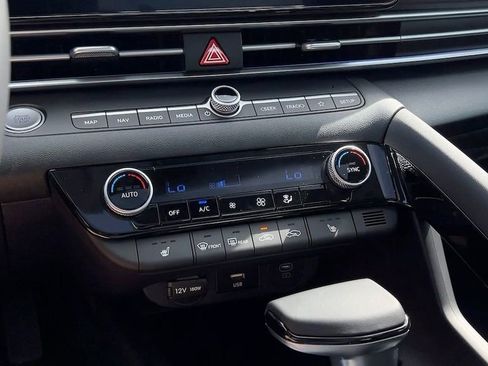 Used 2025 Hyundai Elantra SEL w/ Cargo Package image 32