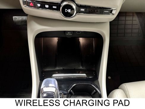 Used 2024 Volvo XC40 B5 Ultimate w/ Protection Package Premier AWD/4WD image 31