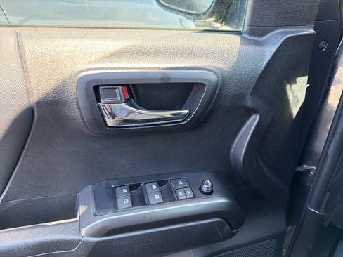 Used 2023 Toyota Tacoma TRD Off-Road AWD/4WD image 14