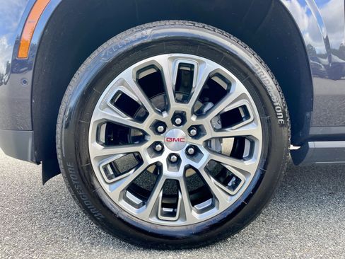 Used 2025 GMC Yukon Denali w/ Denali Reserve Package AWD/4WD image 9