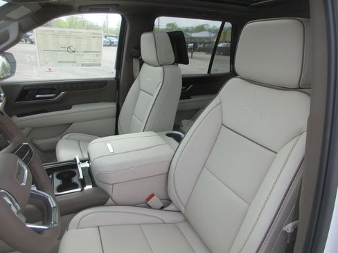 New 2026 GMC Yukon Denali w/ Denali Reserve Package AWD/4WD image 12