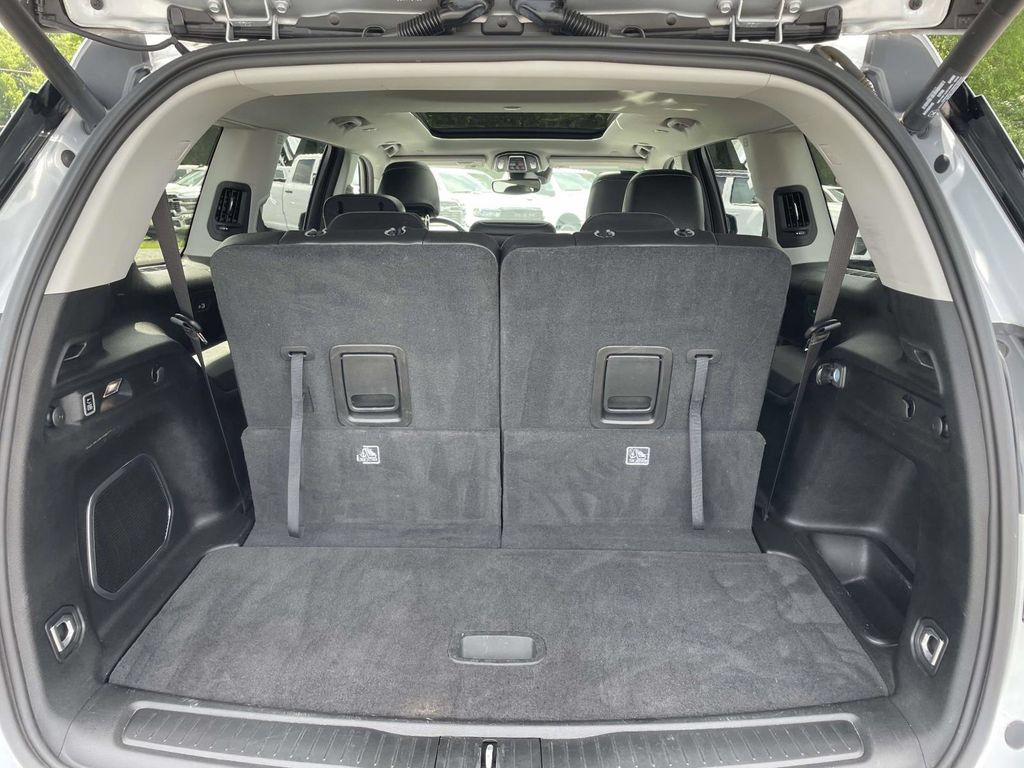 Used 2023 Jeep Grand Cherokee L Limited AWD/4WD image 48