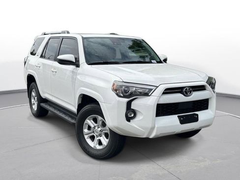Certified 2021 Toyota 4Runner SR5 AWD/4WD image 4