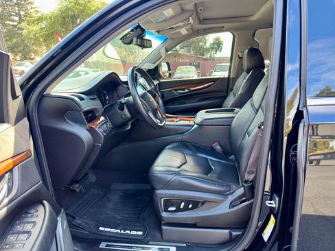 Used 2017 Cadillac Escalade Luxury image 8