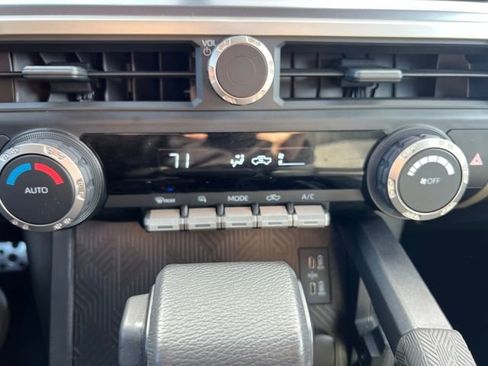 Used 2025 Toyota Tacoma TRD Sport image 18