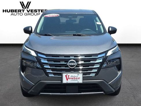 Used 2024 Nissan Rogue S FWD image 3