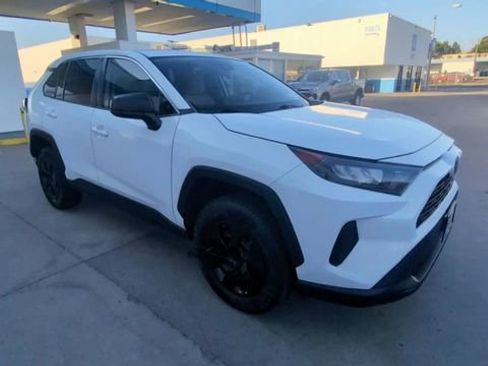 Used 2022 Toyota RAV4 LE AWD/4WD image 2