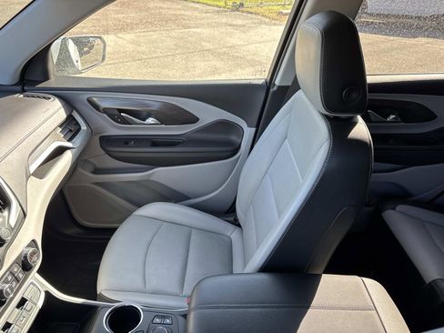 Used 2023 GMC Terrain SLT w/ Tech Package image 14