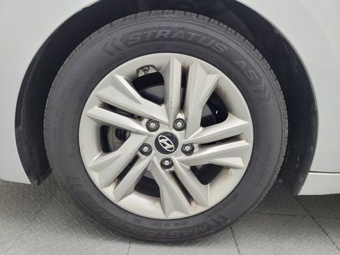 Used 2019 Hyundai Elantra SEL FWD image 31