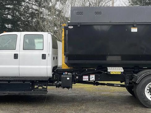Used 2023 Ford F750 2WD Crew Cab Super Duty image 8