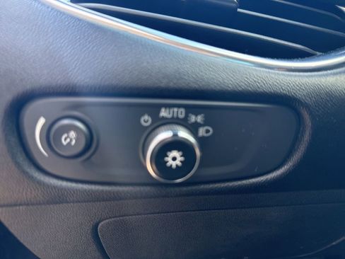 Used 2018 Chevrolet Malibu LT FWD image 17