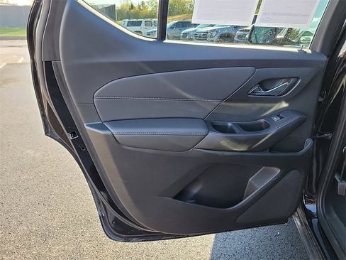 Used 2023 Chevrolet Traverse LT image 14