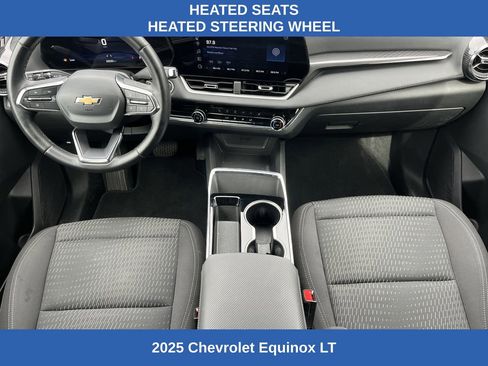 Used 2025 Chevrolet Equinox LT FWD image 2