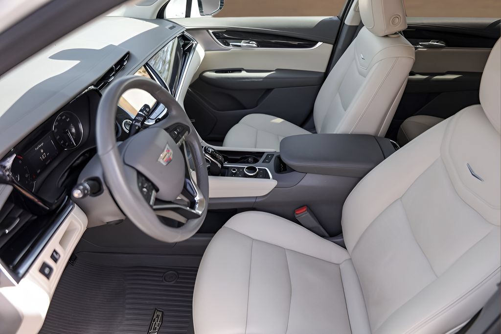 Used 2023 Cadillac XT6 Premium Luxury FWD image 9
