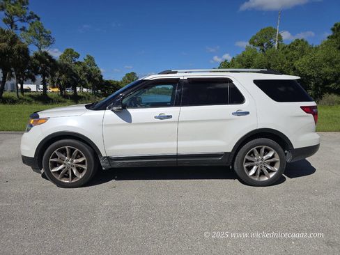 Used 2015 Ford Explorer XLT w/ Equipment Group 202A image 9