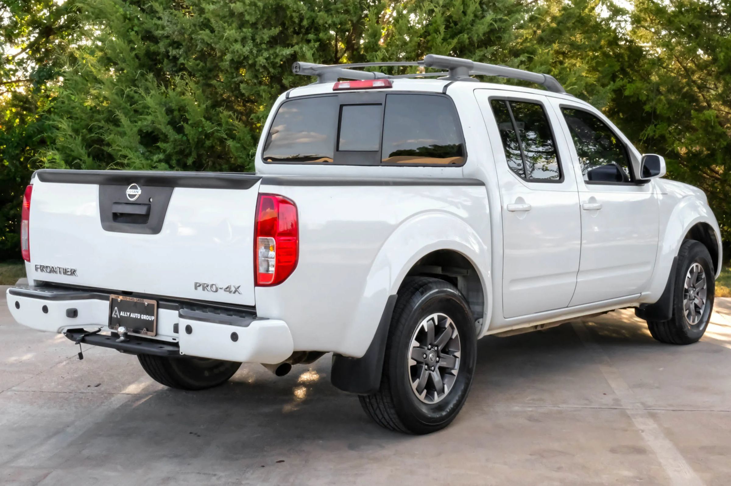 Used 2016 Nissan Frontier PRO-4X w/ Pro-4x Luxury Package AWD/4WD image 9