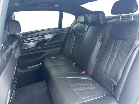 Used 2022 BMW 750i xDrive w/ Executive Package image 17