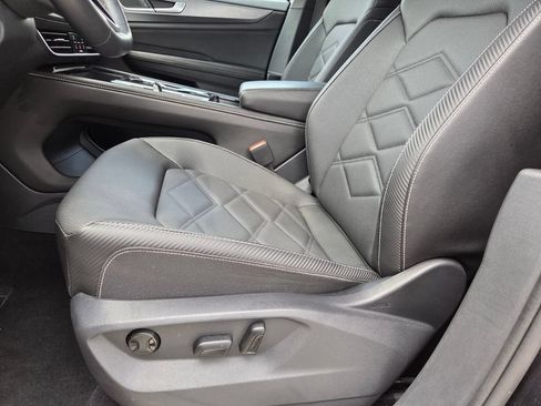 Used 2025 Volkswagen Atlas Cross Sport SE FWD image 10