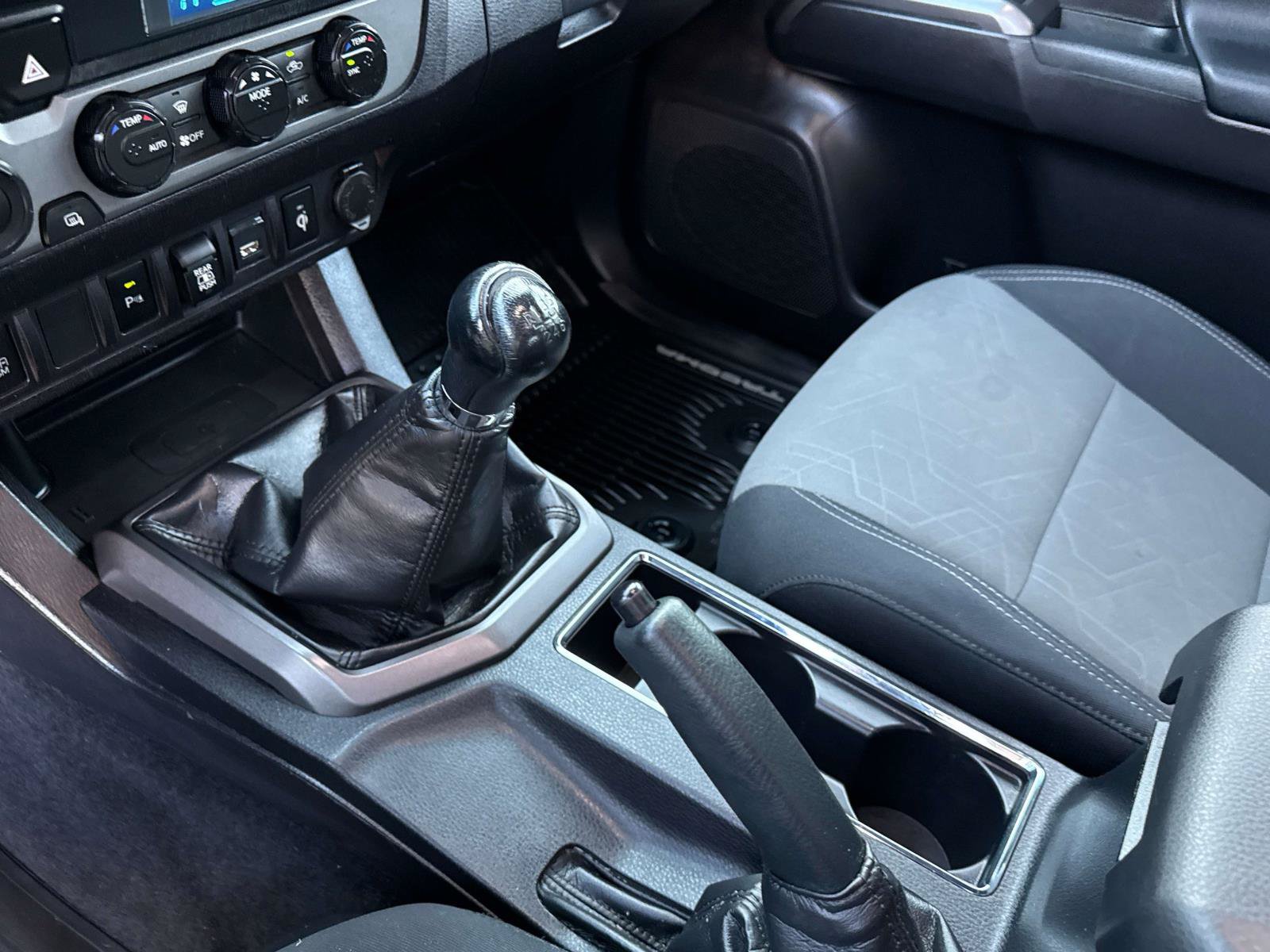 Used 2021 Toyota Tacoma TRD Off-Road w/ Technology Package AWD/4WD image 20