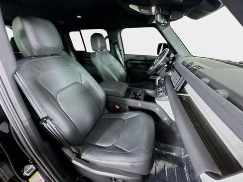 Used 2023 Land Rover Defender 110 SE image 30