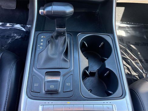 Used 2025 Kia Carnival image 17