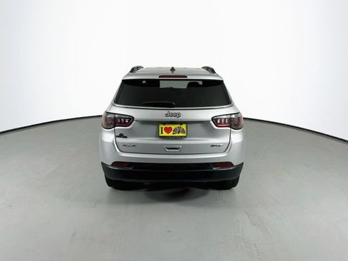 Used 2024 Jeep Compass Latitude AWD/4WD image 8