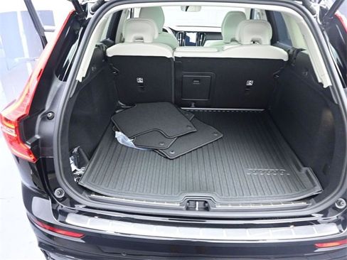 Used 2025 Volvo XC60 B5 Plus w/ Protection Package Premier image 25